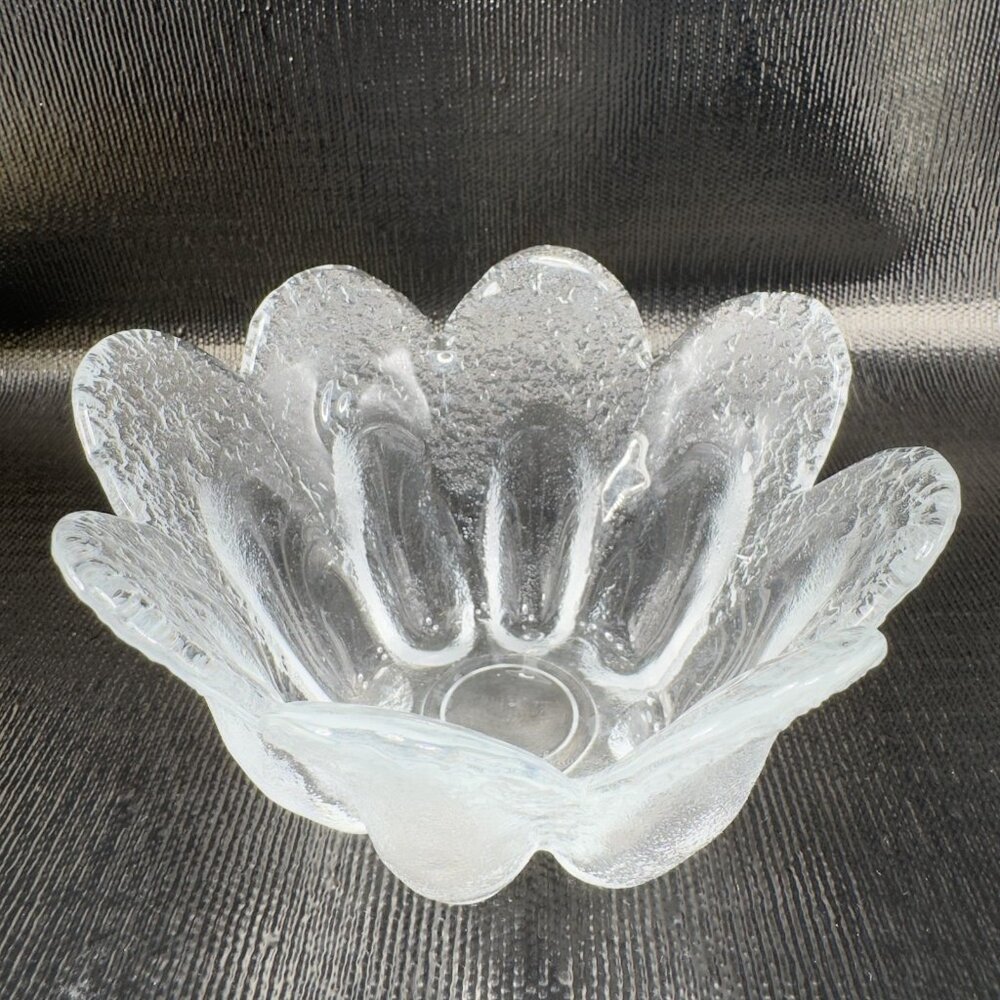 MUURLA Finnish Clear Glass Petal Bowl Flower Shaped‎ Dish Bowl Textured Bowl VTG